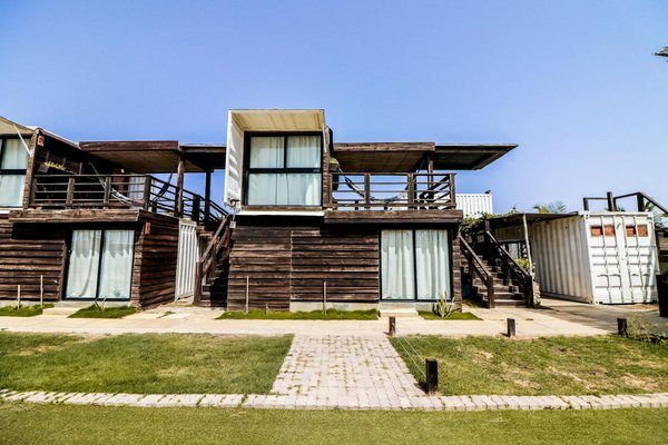 Discover the Top UK Campsites Nestled Near Fascinating Historical Walking Tours!